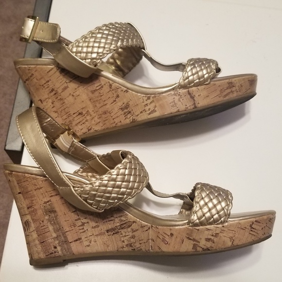 Wedge Sandals - Gold - 8.5M - Picture 4 of 5